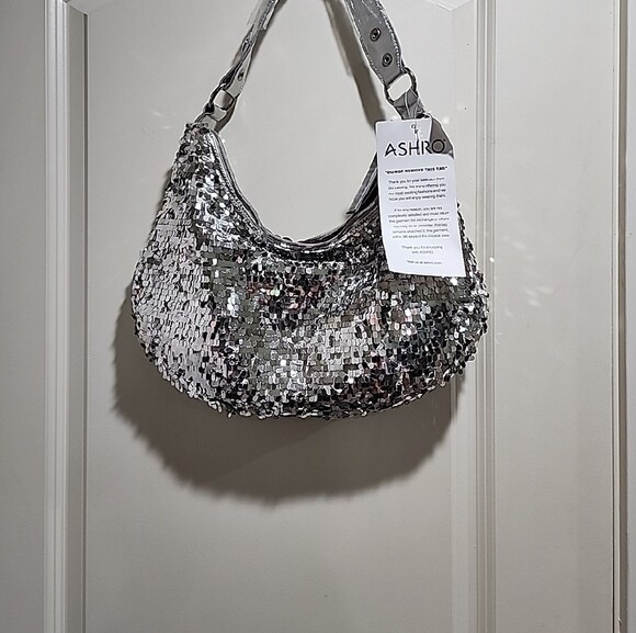 Ashro Handbags - NWT Ashro Silver Sequin Shoulder Bag ✨